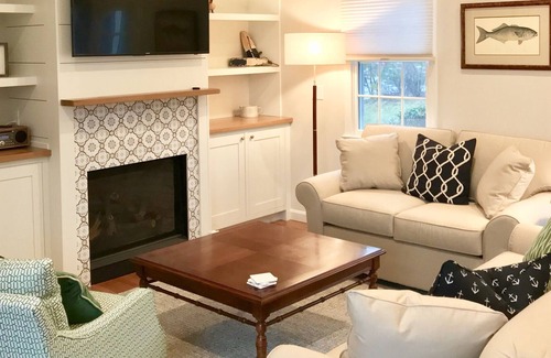 Chatham House | Newly Renovated! Walk to Town and Beach!