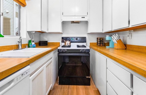 South Mission Beach House | Newly renovated waterfront stay with sweeping views, and a private washer/dryer