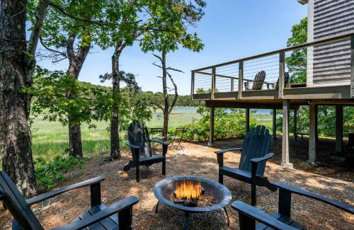 Pleasant Point House | Newly Renovated Waterfront Cottage