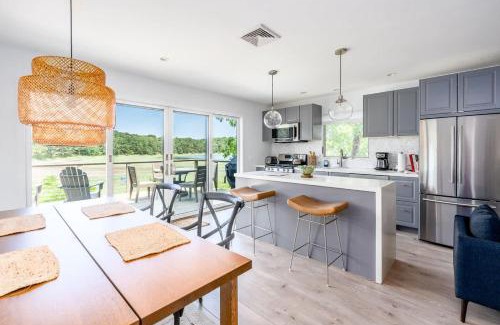 Pleasant Point House | Newly Renovated Waterfront Cottage