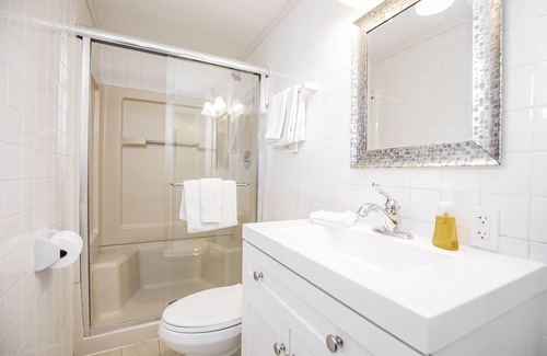 Bella Vista House | Newly renovated with boat dock just steps to the water and the trails!