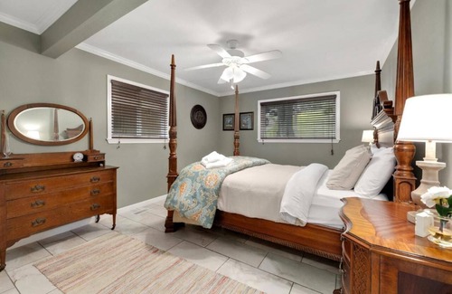 Bella Vista House | Newly renovated with boat dock just steps to the water and the trails!