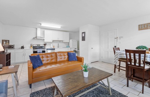Palms West Condo | Newly renovatedTraditional Tally Charm 1 Mile From FSU Stadium