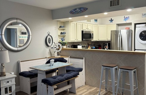 Fort Walton Beach - Destin Condo | Newly updated 1-bed condo pet friendly steps to the beach