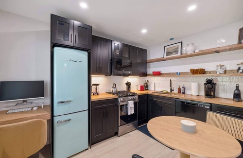 Ann Arbor House | Newly Updated 1 BR Flat Near Downtown A2