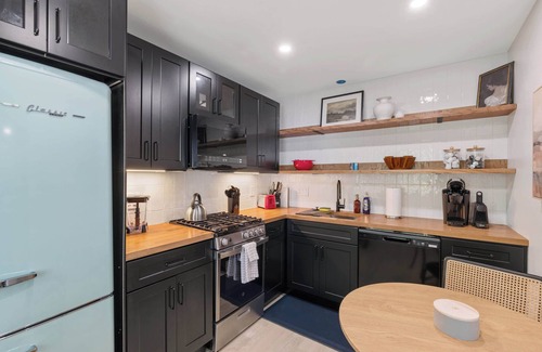 Ann Arbor House | Newly Updated 1 BR Flat Near Downtown A2