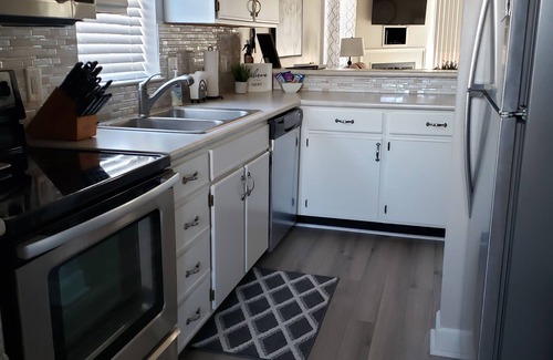 Table Rock Condo | NEWLY UPDATED 3 Bedroom/3 full bath- CLOSE TO EVERYTHING!