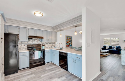Miramar Beach Condo | ⭐Newly Updated-350yds 2 Beach-Community Pool + Grill-2BR Sandprints A12⭐