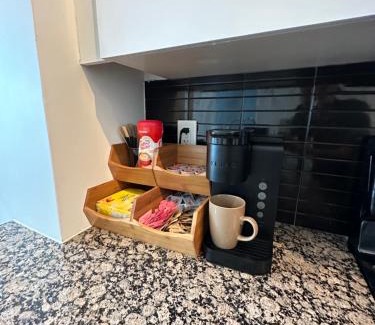 Downtown Toronto Apartment | Newly updated 3BR, 2Bath in Downtown Toronto beside Union Station & Scotia Bank Arena!