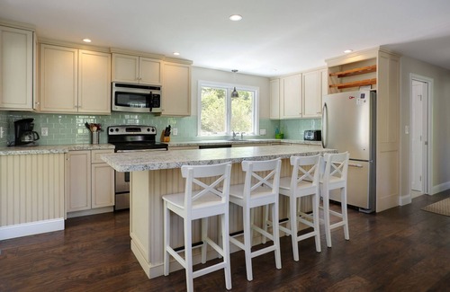 Brewster House | Newly Updated 5BR/2BA 2500Sqft Very Private Family Home, WiFi & Air Conditioned!
