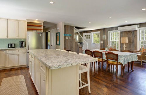 Brewster House | Newly Updated 5BR/2BA 2500Sqft Very Private Family Home, WiFi & Air Conditioned!