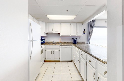 North Ocean City Condo | Newly-updated beachfront condo with balconies, views, hot tub, & indoor pool