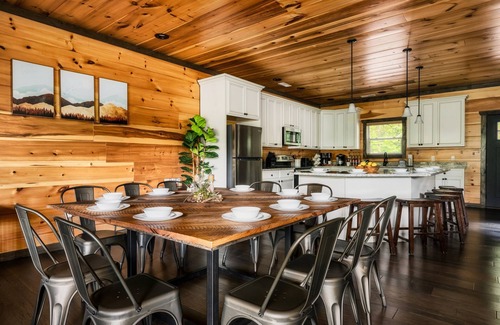 Gatlinburg - Pigeon Forge Cabin | Newly Updated Cabin For Your 2025 Smoky Adventures