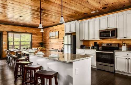 Gatlinburg - Pigeon Forge Cabin | Newly Updated Cabin For Your 2025 Smoky Adventures