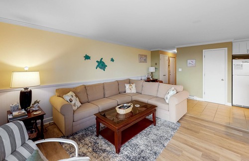 North Ocean City Condo | Newly updated condo - less than a block to the beach