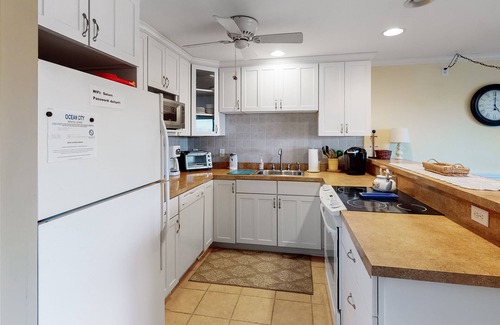 North Ocean City Condo | Newly updated condo - less than a block to the beach