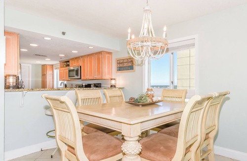 Destin Condo | Newly updated corner beachfront condo w/stunning views! 🏖️☀🐟