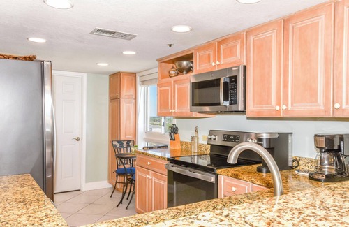 Destin Condo | Newly updated corner beachfront condo w/stunning views! 🏖️☀🐟