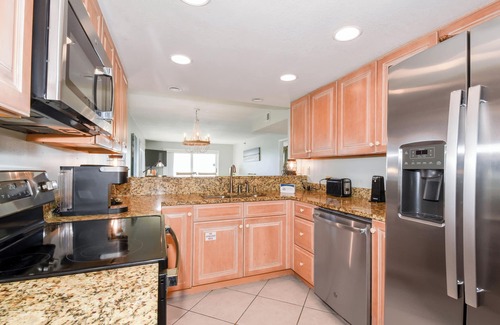 Destin Condo | Newly updated corner beachfront condo w/stunning views! 🏖️☀🐟