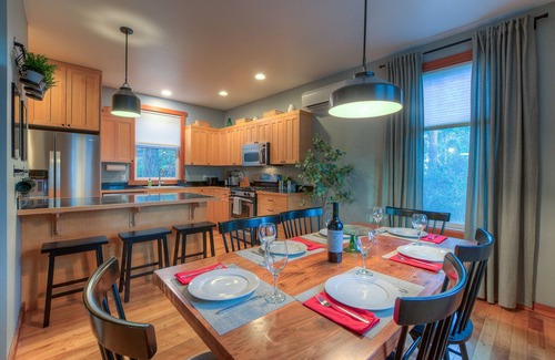 Eastsound Cabin | Newly Updated Cottage with Hot Tub, 2 fireplaces, fire pit
