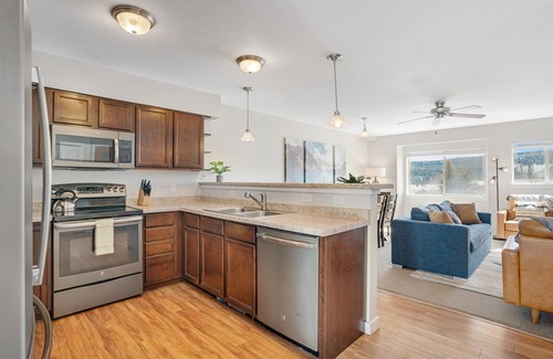Big Sky Meadow Village Condo | Newly updated dog-friendly condo near Meadow Village w/mountain view & gas grill