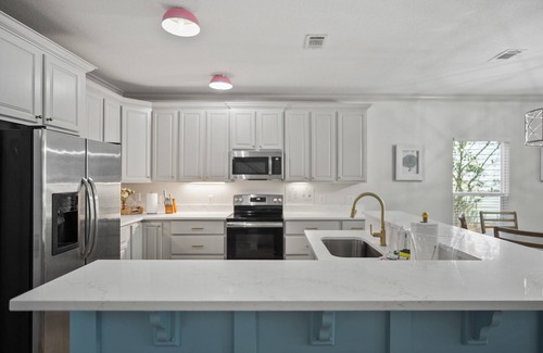 Villages of Crystal Beach House | Newly Updated | Golf Cart | Pool | 3 Kings