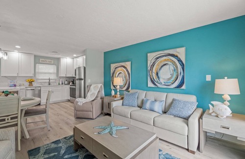 Siesta Key Condo | Newly Updated Jamaica Royale Condo: Private Beach Access, Pools, & Gulfside Fun Await!