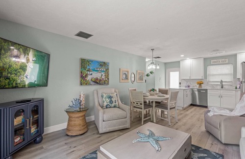 Siesta Key Condo | Newly Updated Jamaica Royale Condo: Private Beach Access, Pools, & Gulfside Fun Await!