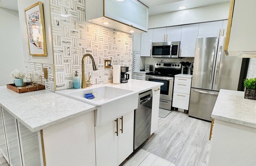Entertainment District Condo | Newly Updated Modern Scottsdale Condo Old Town