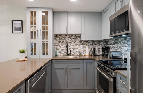 Upper Village Condo | Newly updated Ski In SKi Out at Woodrun Lodge