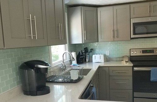 Easton's Point House | Newport area. Easton's Point Middletown. Walk to Beaches!