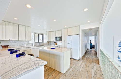 West Newport House | Newport Beach Front View Upper & Lower II