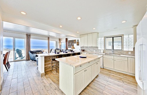 West Newport House | Newport Beach Front View Upper & Lower II