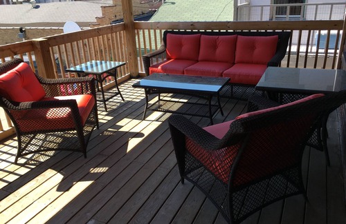Newport Apartment | NEWPORT INN #2 - NO CLEANING FEES! FREE PARKING! WALK TO GAMES AND CONCERTS!