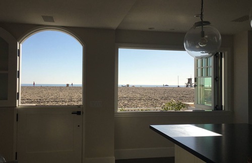 Balboa Peninsula House | Newport Nantucket 5 Bedroom - Luxury Living Right On The Sand