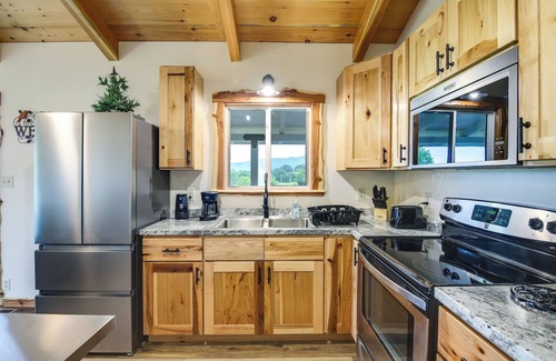 Newport House | Newport Retreat: 12 Mi to Great Smoky Mountains!