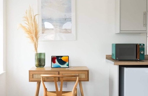 Newport Apartment | Newport Ship's Nook: Cozy Hideaway