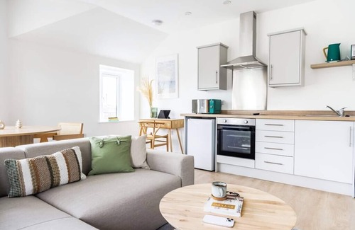 Newport Apartment | Newport Ship's Nook: Cozy Hideaway