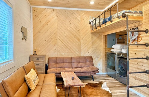 Sevierville House | NEWTinycabin/Hottub/Firepit/Yard/5minParkWay
