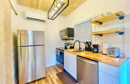 Sevierville House | NEWTinycabin/Hottub/Firepit/Yard/5minParkWay