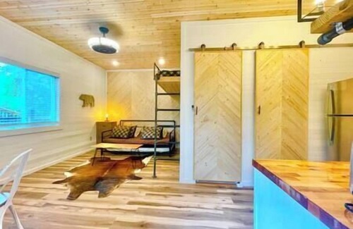 Sevierville House | NEWTinycabin/Hottub/Firepit/Yard/5minParkWay