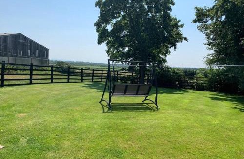 Wesham House | Newton Farm cottage, hot tub, garden views Near Lytham Ribby