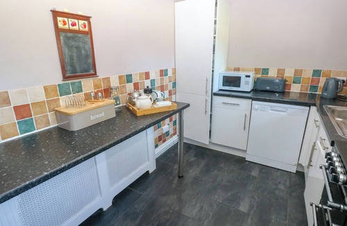 Haverfordwest Cottage | NEWTON WEST FARM, pet friendly, character holiday cottage in Newgale
