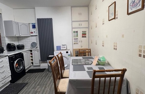 Nottingham House | Newtons Lodge - close to Nottingham city centre