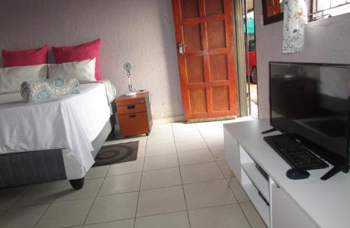 Pienaarsrivier Apartment | Next to Dinokeng in Hammanskraal Private property