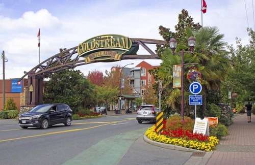 Victoria Apartment | Next to Olympic View golf course 2 bedroom private suite