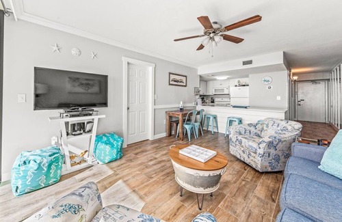 Gulf Shores Condo | Next to the HangOut | Beachfront | Pool | Island Winds West | My Beach Getaways