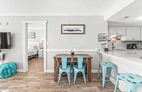 Gulf Shores Condo | Next to the HangOut | Beachfront | Pool | Island Winds West | My Beach Getaways