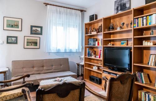 Agia Triada Apartment | Next To The Sea - Apartment