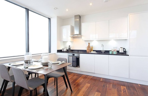 Harrow Apartment | Next to the tube station and Northwick Park Hospital